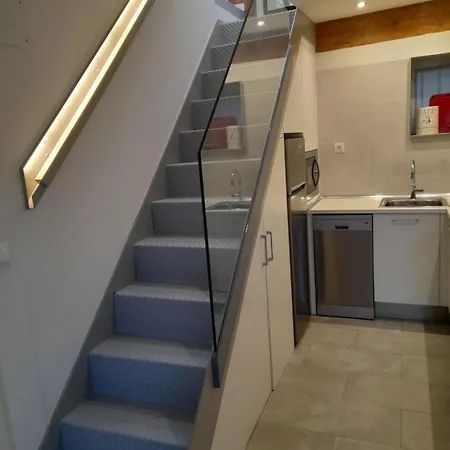 Duplex De Diseno Moderno Y Acogedor